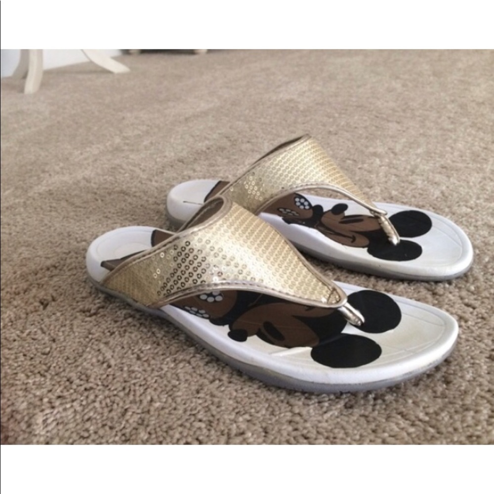 Mickey Mouse flip flops 💕💕💕🐭